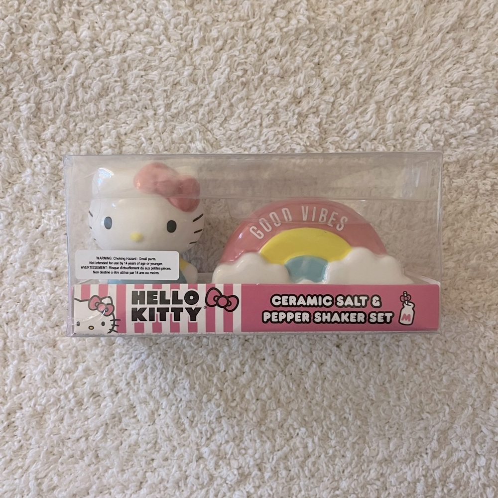 Hello Kitty salt and pepper shakers.
